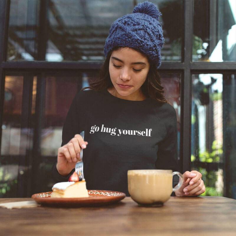 Sweatshirt Go Hug Yourself als Selbstliebe Statement