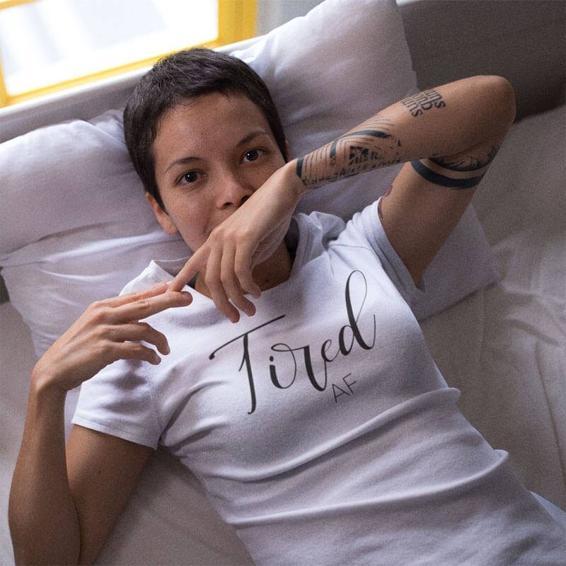 Mama T-Shirt mit lustigem Spruch: Tired AF